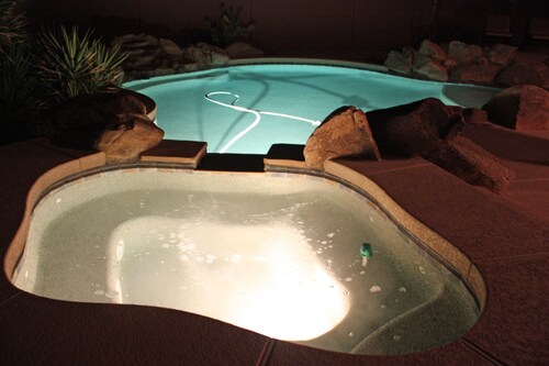 Gemütliche private Country Club Oase mit Pool!