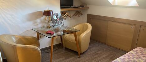 1 dormitorio, tabla de planchar con plancha, wifi gratis y ropa de cama