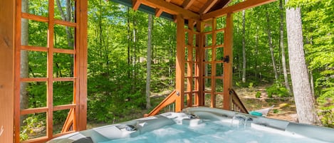 Outdoor spa tub