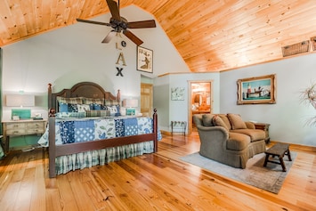 ❤️Relax ♨️Hot Tub 🔥Fire Pit 🍷 Wineries 🛏️King Size Bed🔥 Fireplace