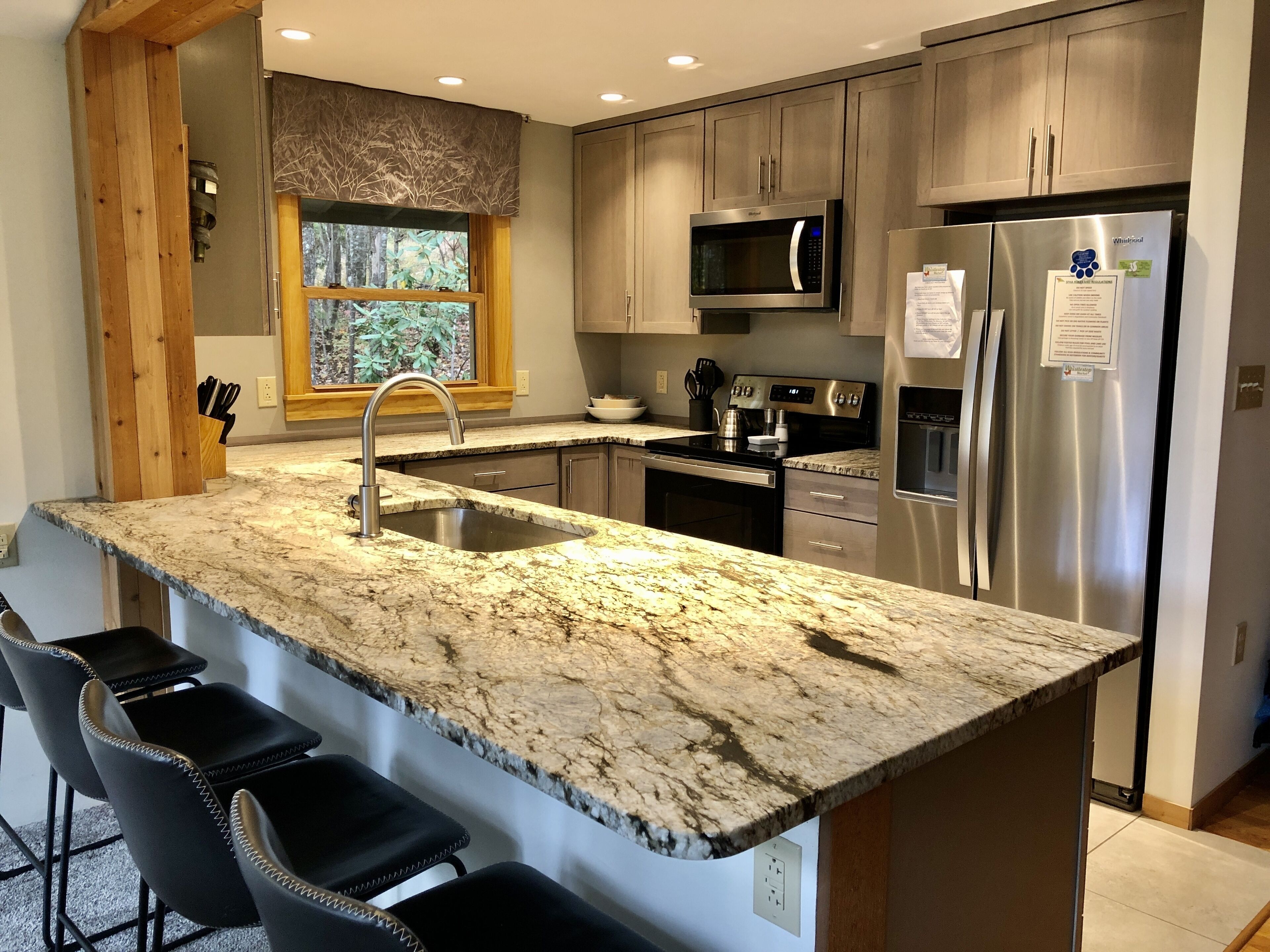 Lakefront Mountain Retreat - WiFi/Pets/Pool/Golf/Tennis