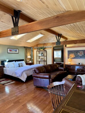 Työpöytä, silitysrauta/-lauta, vauvan matkasänky, ilmainen Wi-Fi