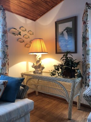 Interior - The Edgewater ~ New Dock ~ Spectacular Sunrises ~ Lots of Wildlife ~ Waterfront
 (Cedar Key)