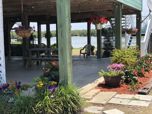 Outdoor dining - The Edgewater ~ New Dock ~ Spectacular Sunrises ~ Lots of Wildlife ~ Waterfront
 (Cedar Key)