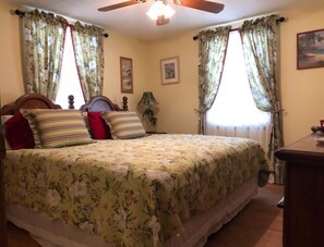 3 bedrooms, WiFi, bed sheets - The Edgewater ~ New Dock ~ Spectacular Sunrises ~ Lots of Wildlife ~ Waterfront
 (Cedar Key)