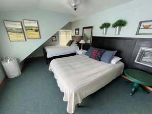 6 bedrooms, iron/ironing board, free WiFi, bed sheets - Lazy K on the Madison River (Cameron)