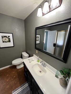 Vasca, asciugacapelli, asciugamani