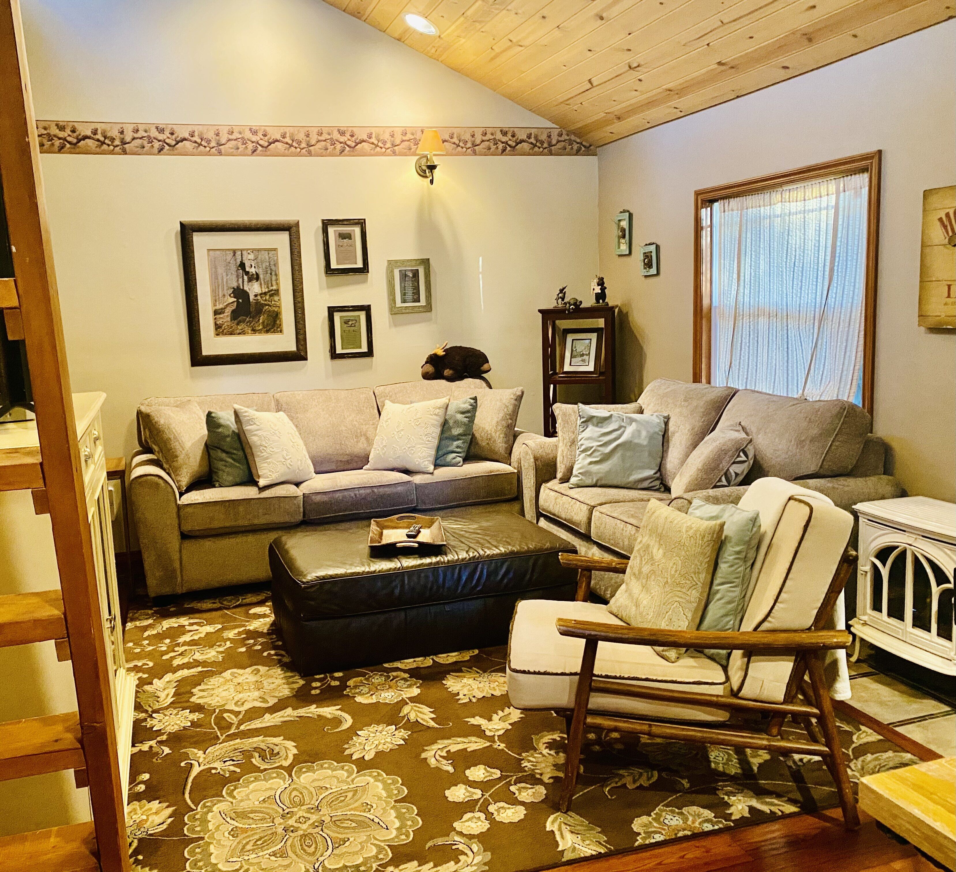 Romantic Retreat! Hot Tub!