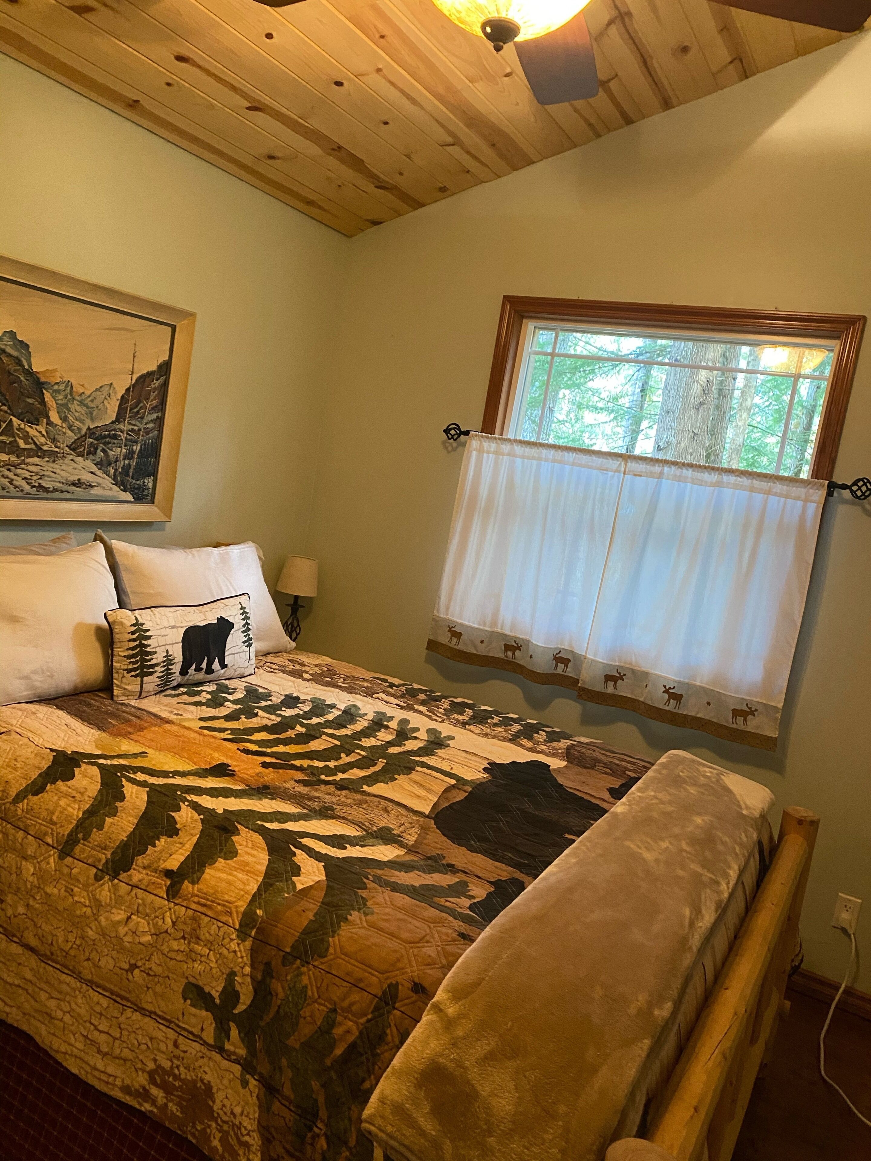 Romantic Retreat! Hot Tub!