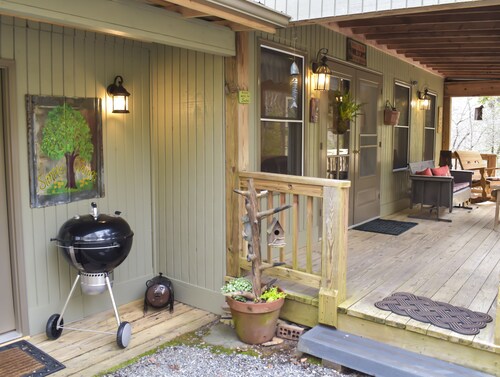 Retkeilijä paratiisi!  Yksityinen Cabin Pieni, Vauhdilla Stream Near / t