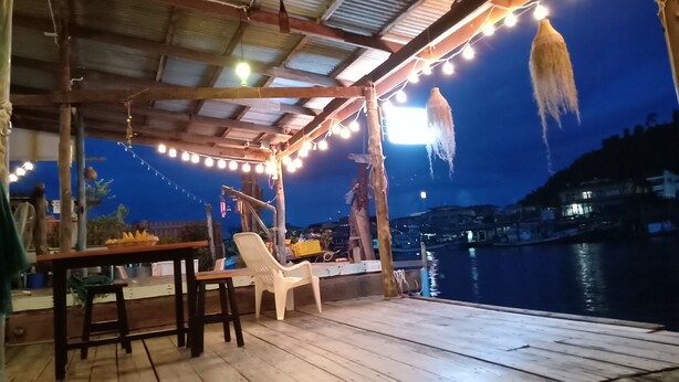 Front of property – evening/night - Rub Lom Chom Klong  by Fisherman Village - Hostel (Chumphon)