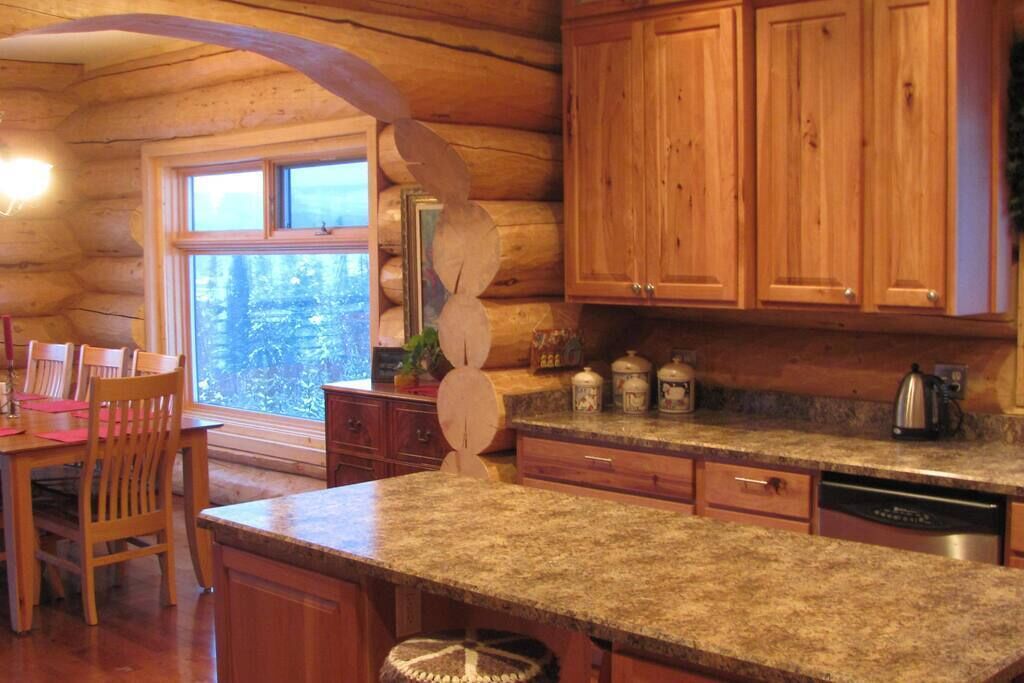 Secluded Log Home with View