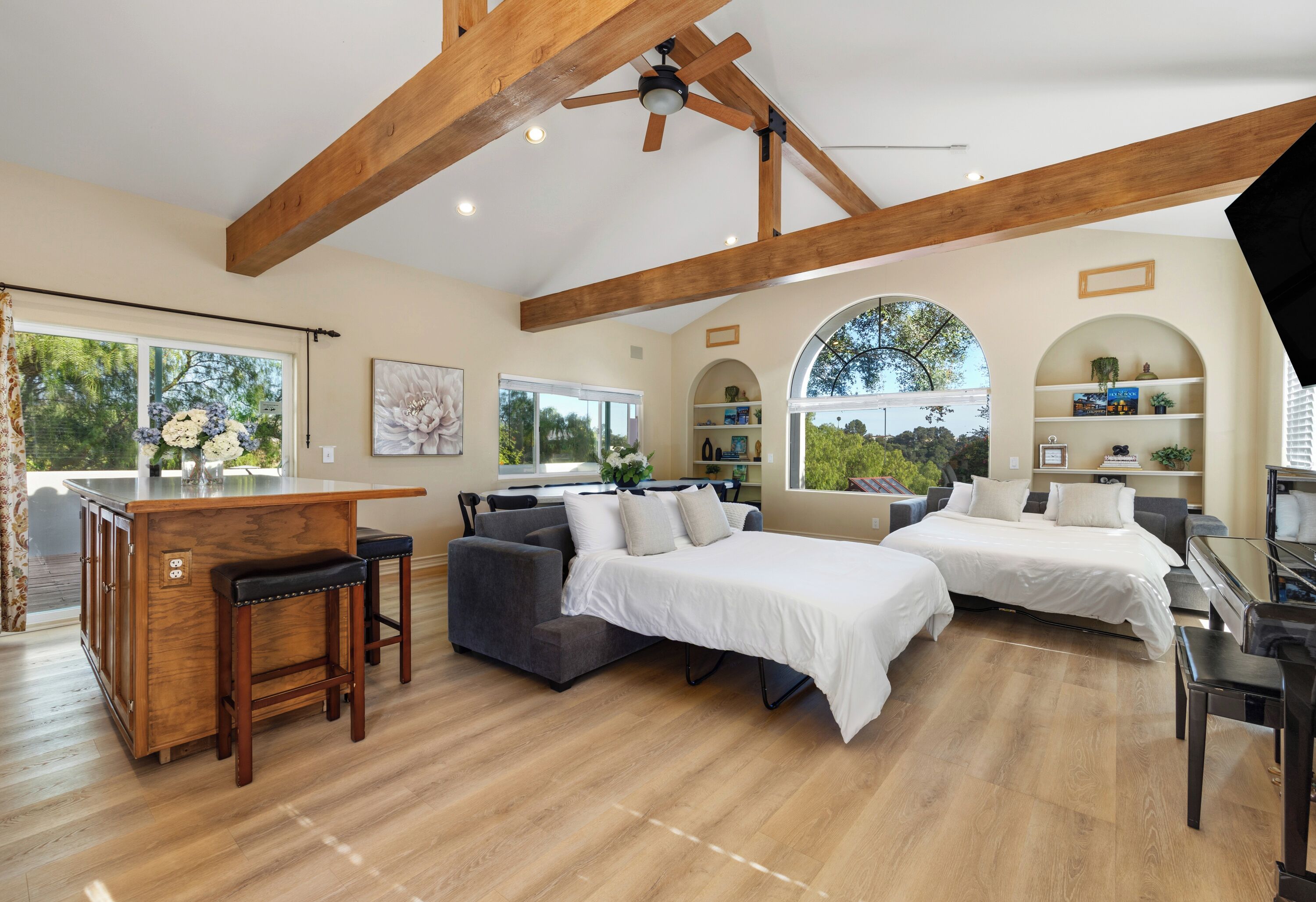 4 bedrooms, iron/ironing board, WiFi (free), bed sheets