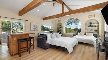 4 bedrooms, iron/ironing board, WiFi (free), bed sheets