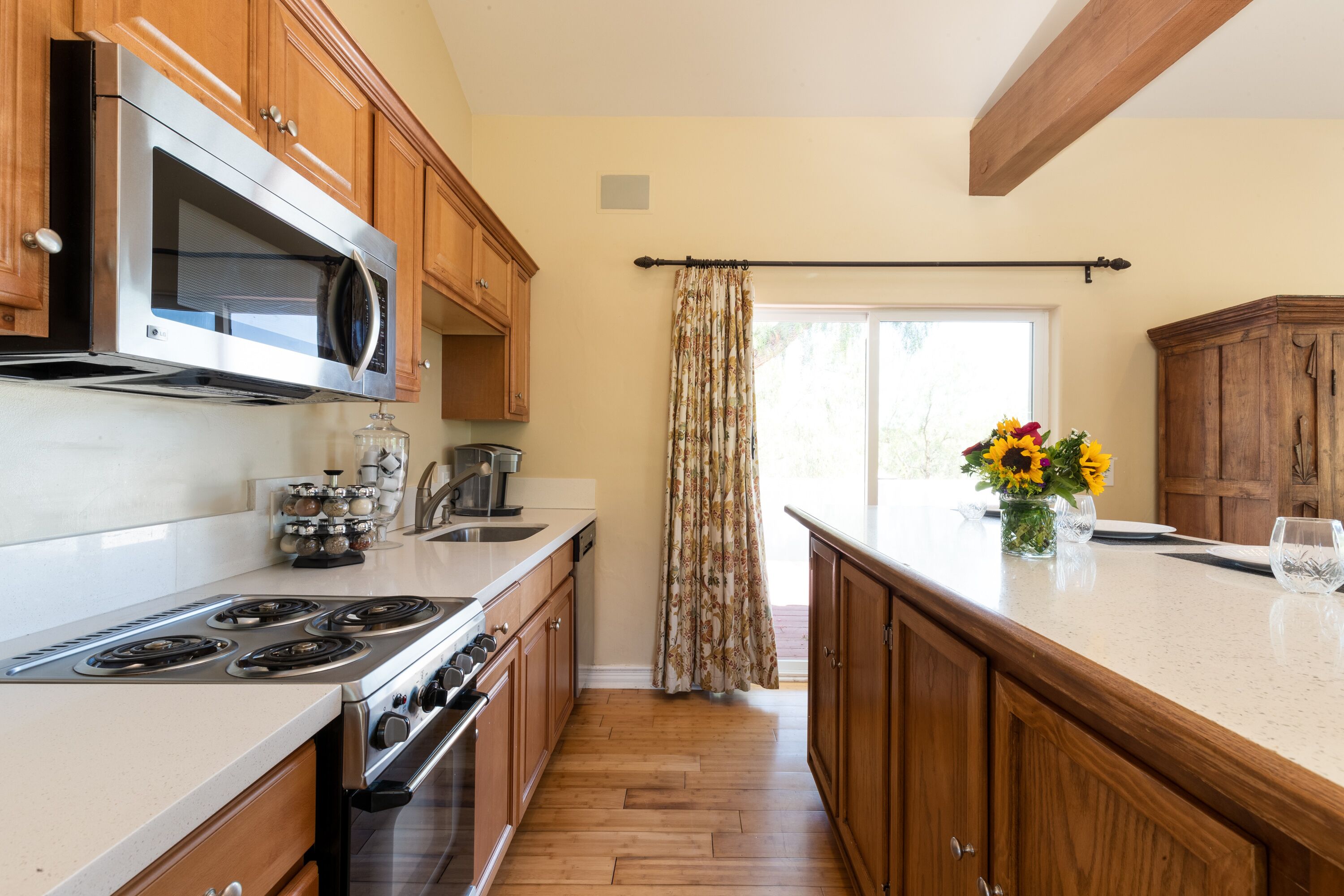 Come enjoy your own resort! Salt water pool & Spa.