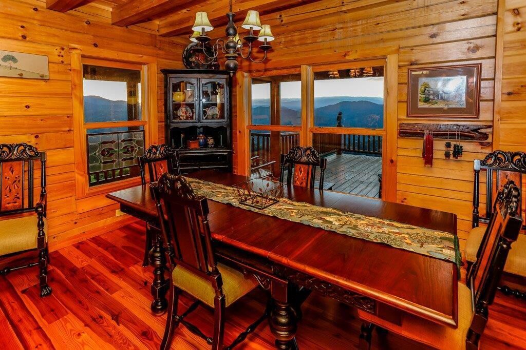 Luxurious Mountain Retreat with Amazing Views