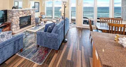 Whale Watch Condo, Oceanside Balcony & Pool