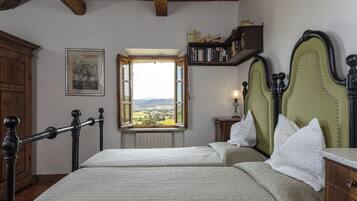 3 habitaciones, tabla de planchar con plancha, cuna de viaje y wifi