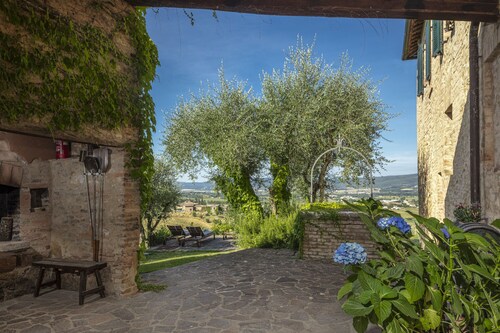 Ferme toscane traditionnelle avec une vue imprenable