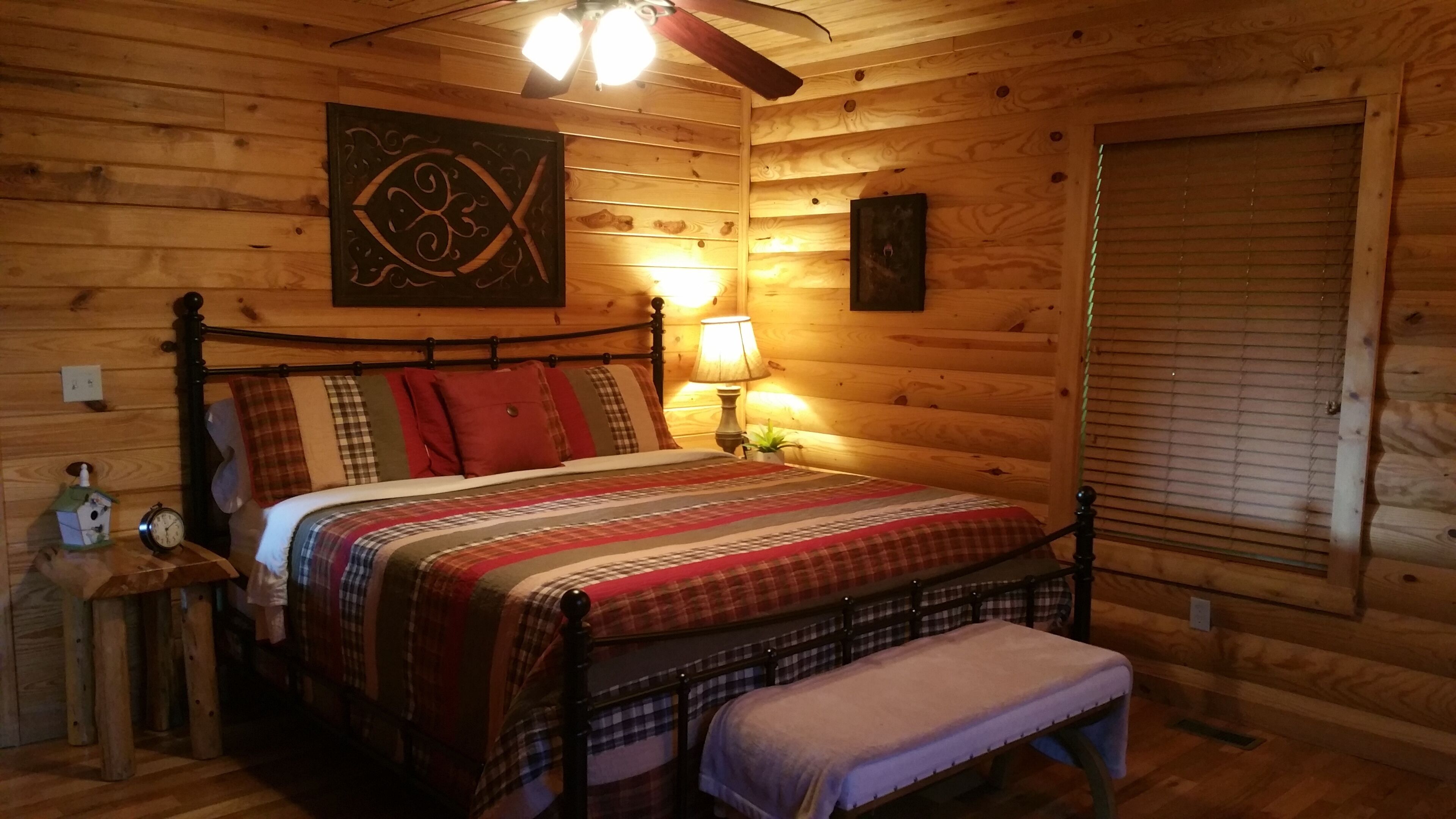 Beautiful cabin style home backing up on the White River!
