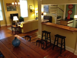 Smart TV - Downtown 195 East Bay Street: Heart of Downtown Free Garage Parking... (Charleston)