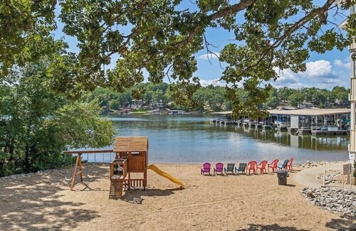 LIVE, LAUGH, LOVE Family Condo - Ask about our FREE BOAT SLIP special !!