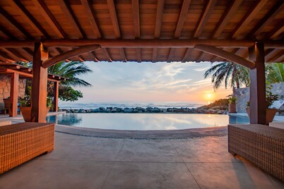 Custom Built, Luxury Villa on the Beach!