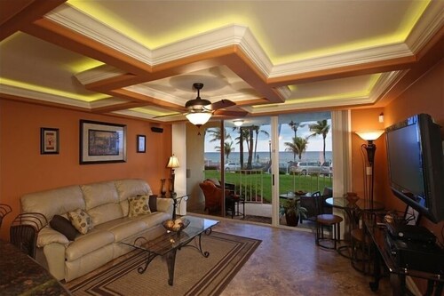 ESCAPE the cold....Gorgeous OCEANFRONT Getaway