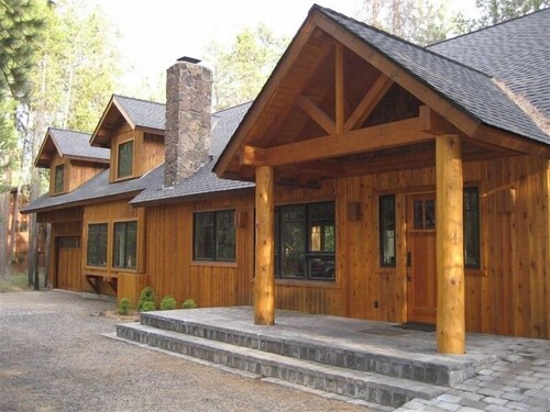 Golf Course/Lodge Style/large/clean/comfortable/5 BR