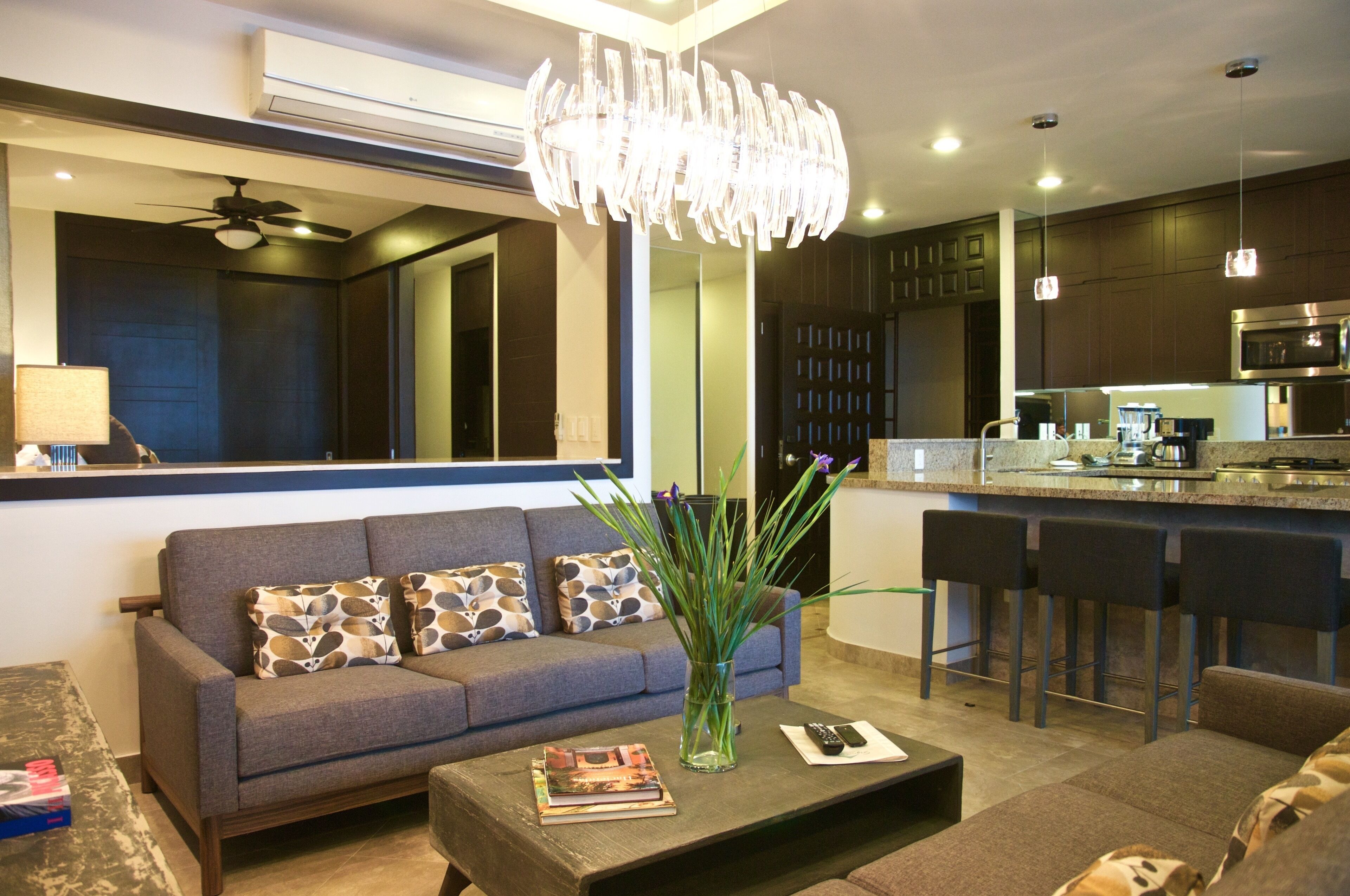 Andrew Christian TOWNHOUSE 2bed 2bath JACUZZI · S601