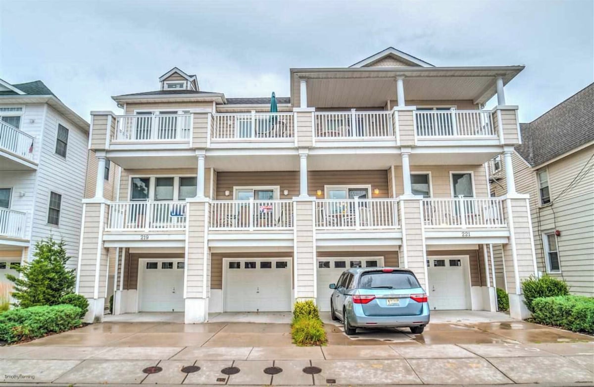 Park the Car in the Garage & Walk! Bring the dog too!