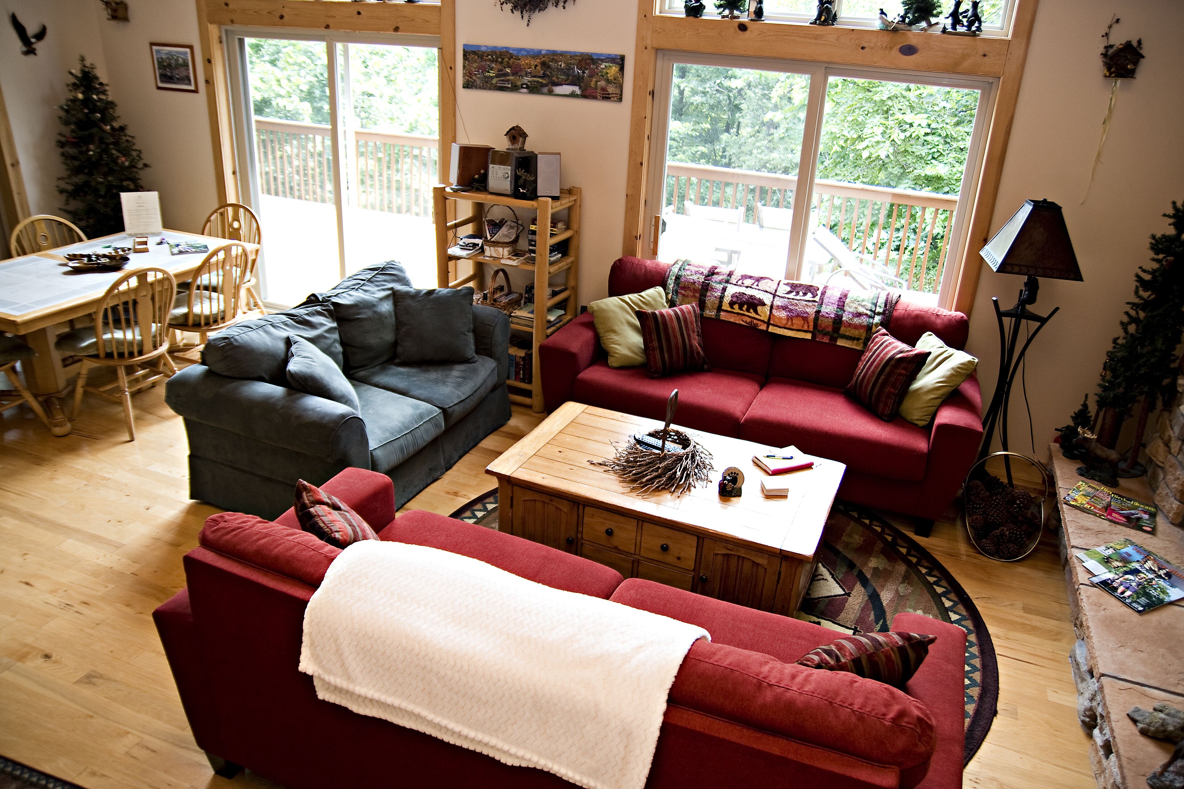 3 Bed / 3 Bath with a hot tub, game room and a great location!