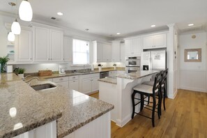 Fridge, microwave, oven, stovetop - Perfect location, Ocean views - Discounted Fall Rates! (Tybee Island)