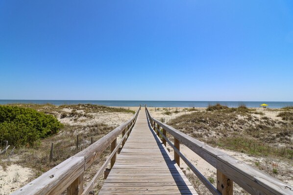 Beach - Perfect location, Ocean views - Discounted Fall Rates! (Tybee Island)