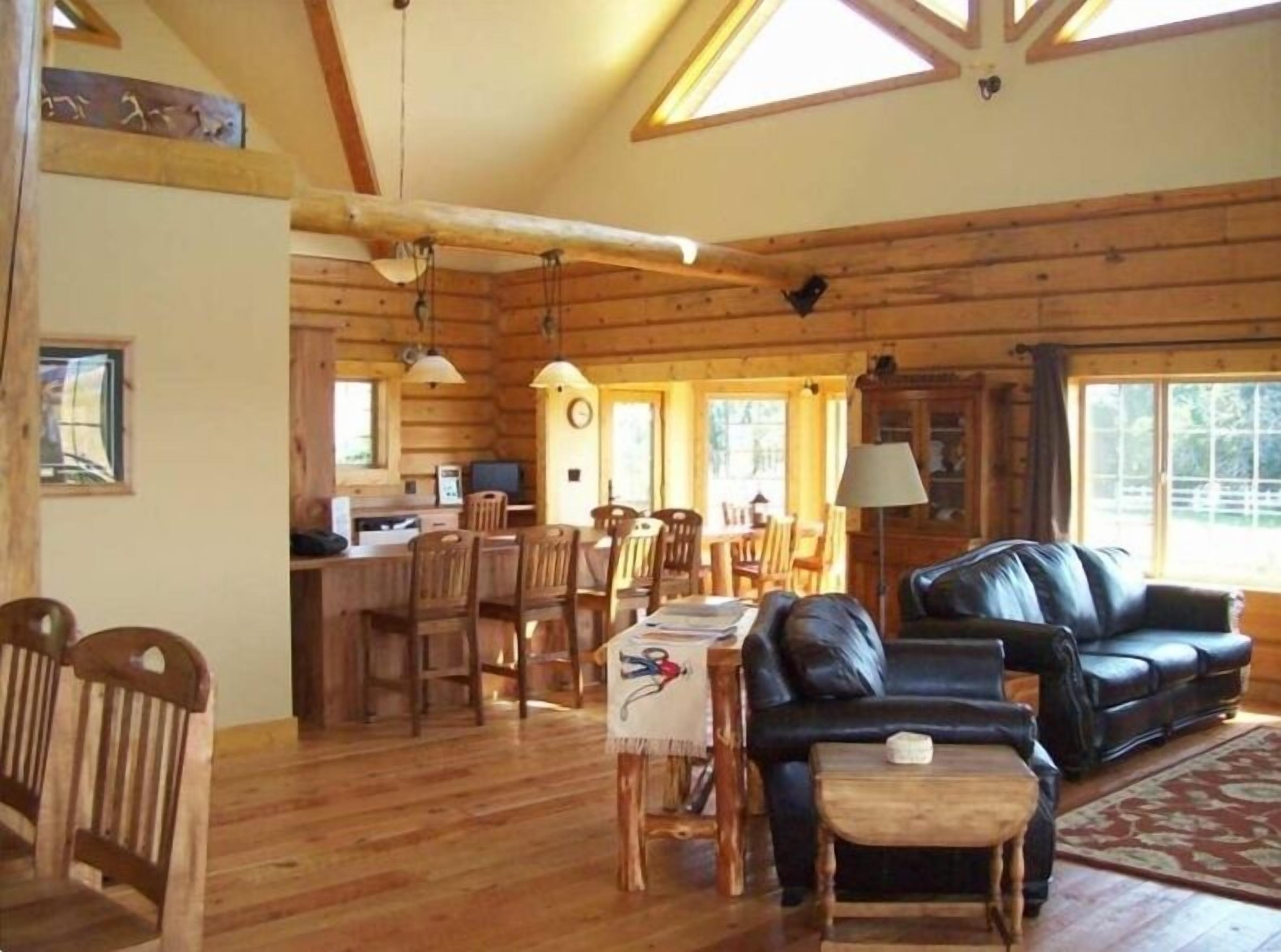 Log Home in Beautiful Country Setting - Minutes from Bozeman!