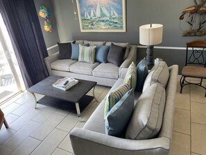 TV, lettore DVD, libri