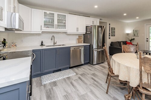 4 Season Cottage at Lake Vernon - Perfect for families!