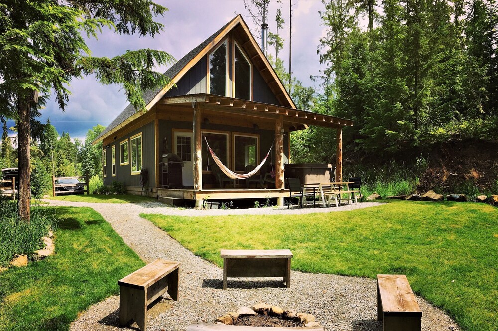 Private and unique chalet at Shuswap- Chalet Two