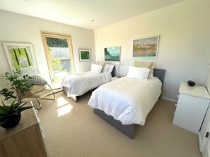 4 habitaciones, escritorio, tabla de planchar con plancha y wifi gratis 