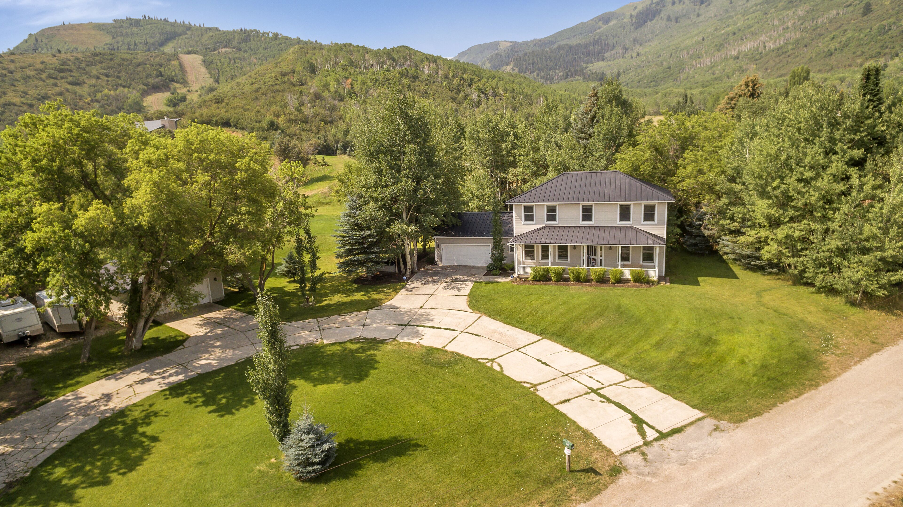 Walking distance to Silver Star Lift Best Location Ping-Pong Table private 
