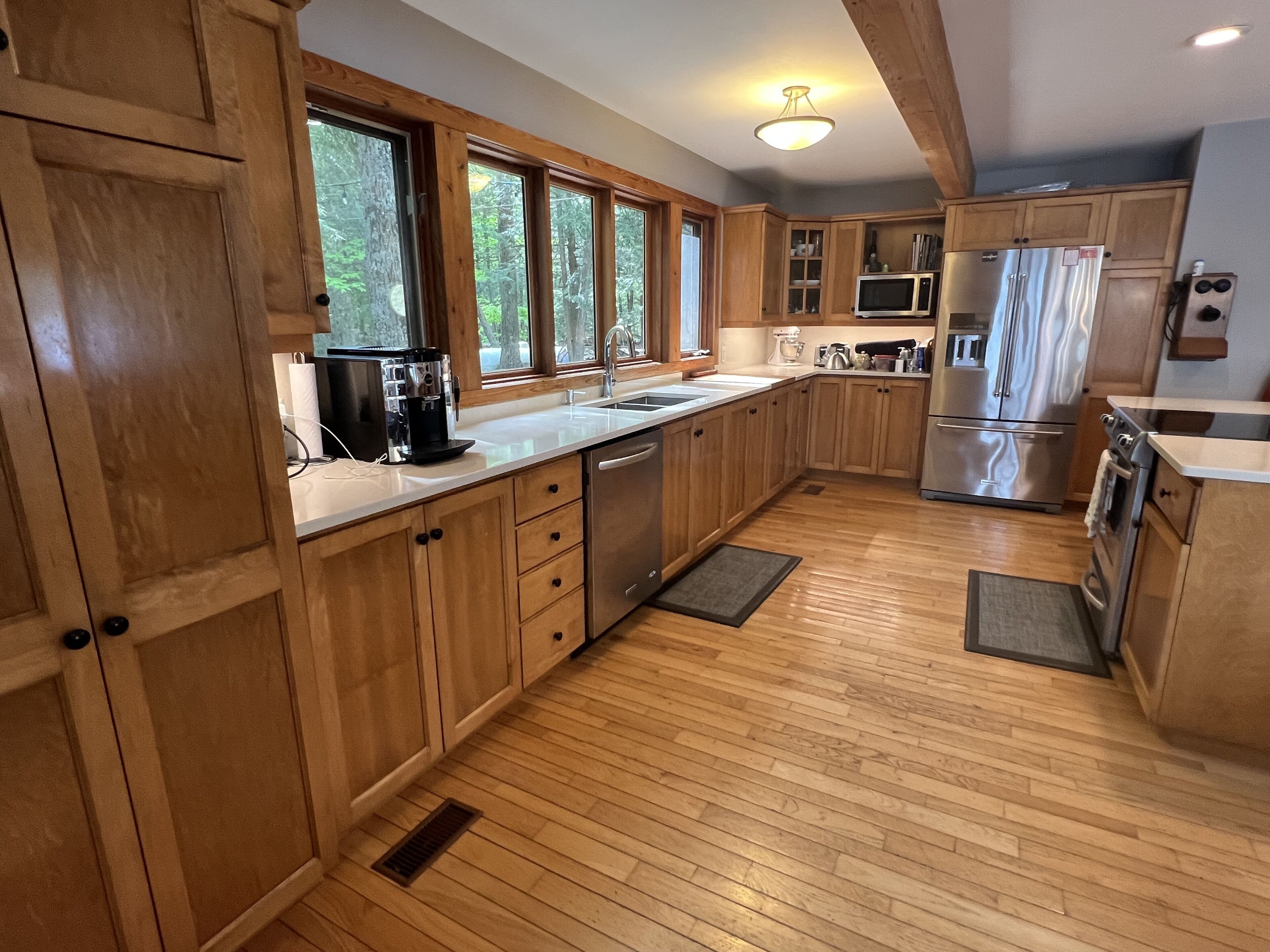 Special November/December rates!  Imagine Christmas in this private retreat.