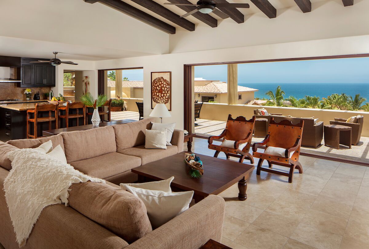 Fernseher, Kamin, Videospiele, DVD-Player