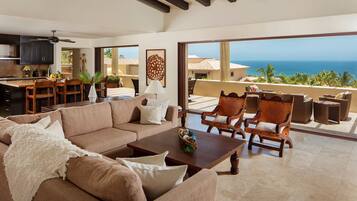 Fernseher, Kamin, Videospiele, DVD-Player