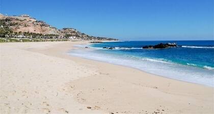 A una corta distancia a pie del One & Only Palmilla Hotel MAYO ESPECIAL $ 750 / NOCHE