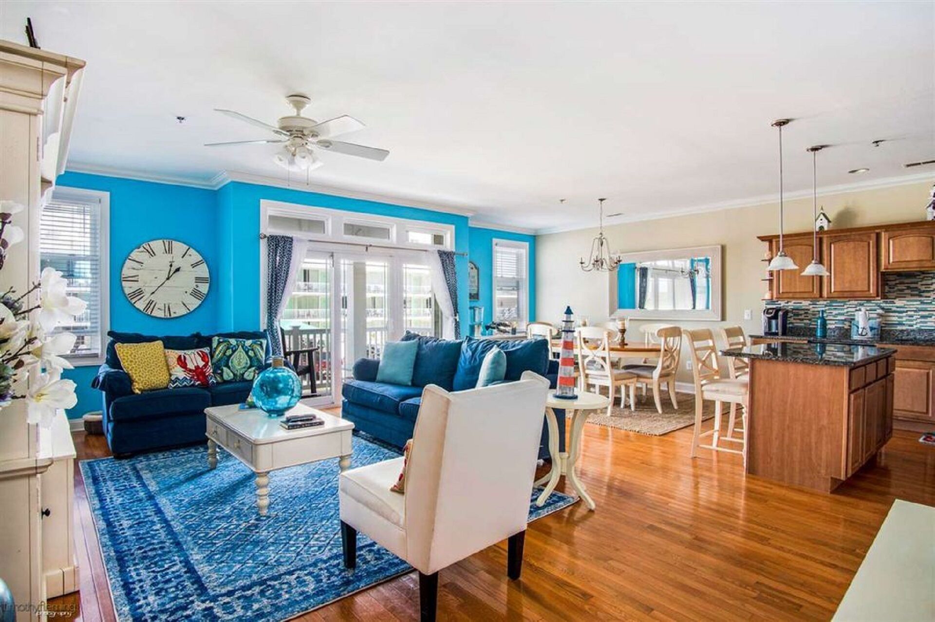 OCEAN VIEW, LARGE POOL, 1 BLOCK to BEACH- 3 BR/2.5 Bath