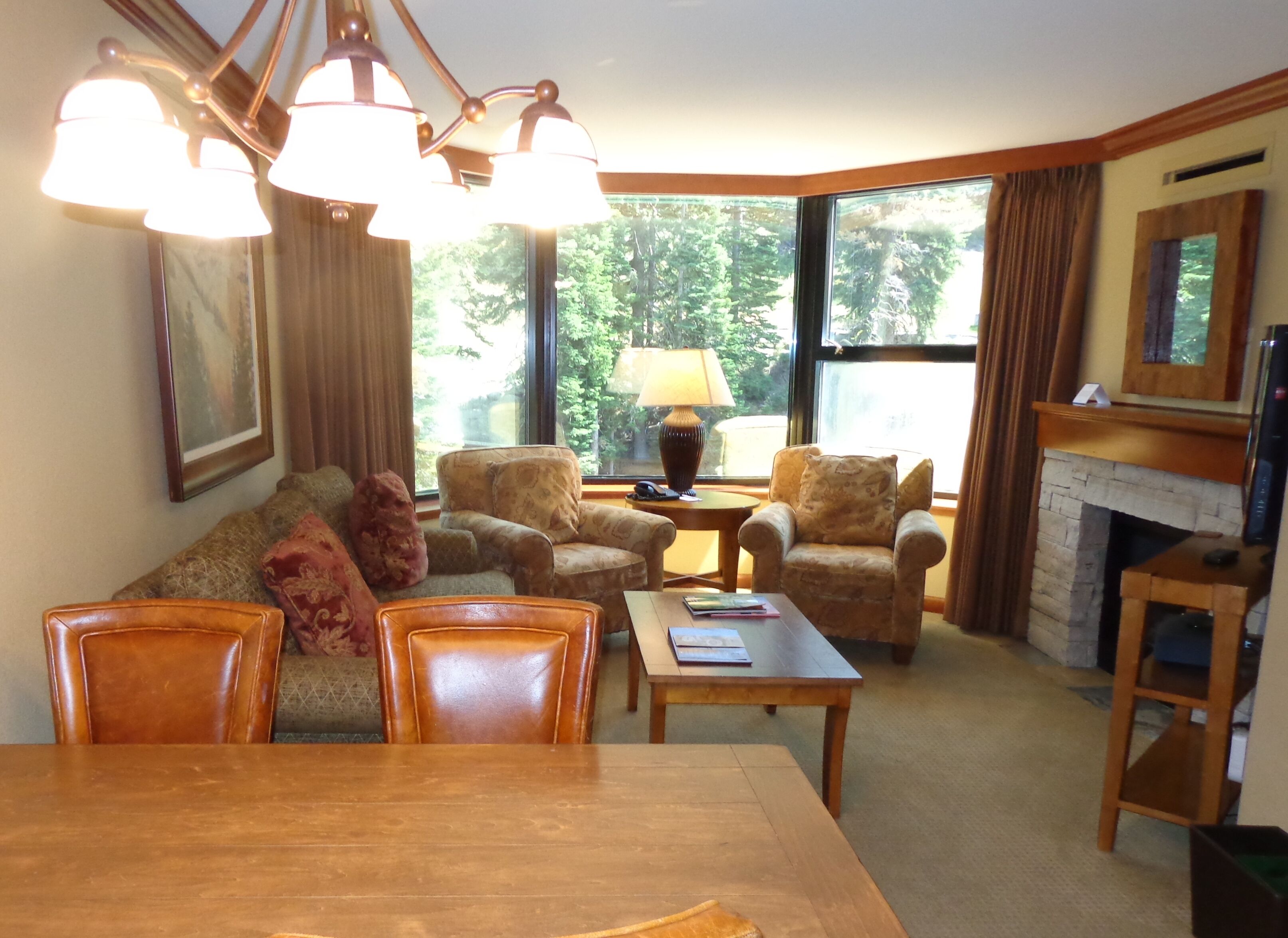 Everline Spa & Resort: Forest View Fireplace Suite