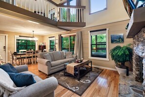 Smart TV, fireplace, DVD player, books