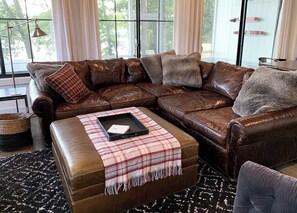 Smart TV, fireplace, DVD player, books