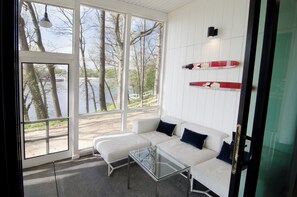 Smart TV, fireplace, DVD player, books