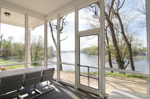 Waterfront Lake Shafer - Hot Tub + Fireplace